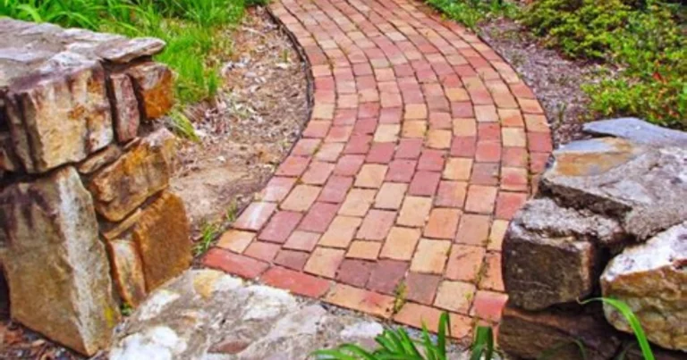 Gartenweg aus Ziegelsteinen anlegen: Schritt-für-Schritt-Anleitung für ein stilvolles DIY-Projekt