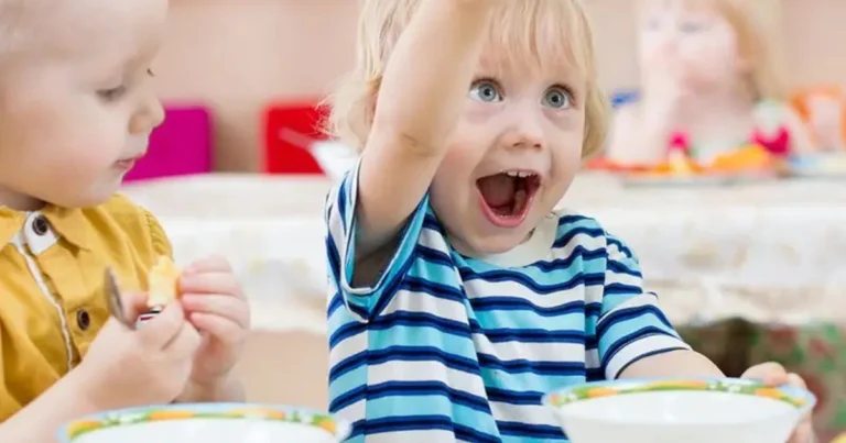 Alltagsaufgaben für Kinder: So fördern Eltern spielerisch die Selbstständigkeit