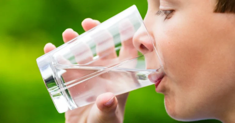 Bessere Gesundheit durch richtiges Trinken: Wie eine einfache Wasser-Mischung Körper und Geist unterstützt