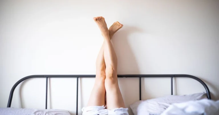 Nur 5 Minuten am Tag: Die erstaunlichen Vorteile der Bein-Hochlage